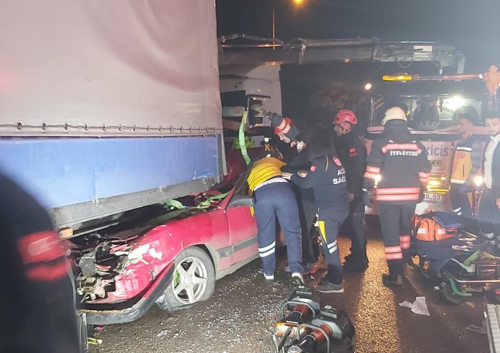 Trabzon’da ,Milli boksörün kullandığı otomobil tırın altına girdi: 1 ölü