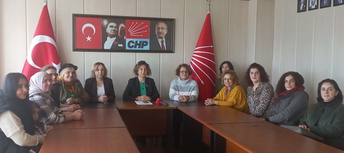 CHP İl Kadın Kolları Başkanı Nurdan Ardal, Türk kadınına seçme ve seçilme hakkı verilişinin yıldönümünde konuştu