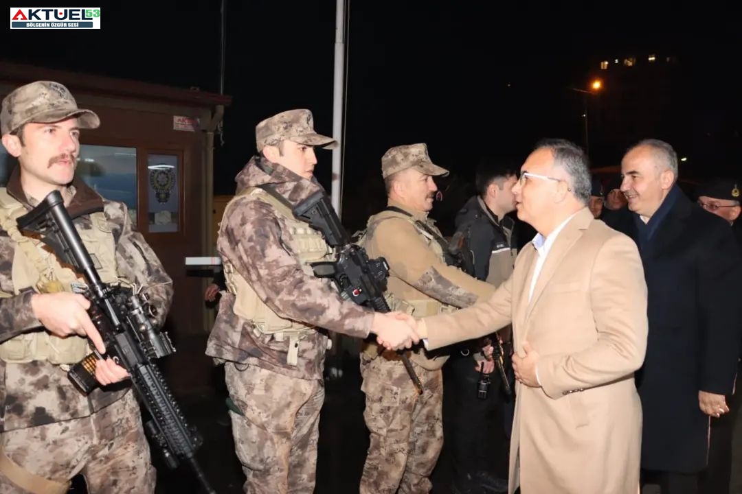 Vali Çeber,Başkan Metin,Jandarma,Zabıta,İtfaiye,Polis Ekiplerini Ziyaret Ederek Yeni Yıllarını Kutladı