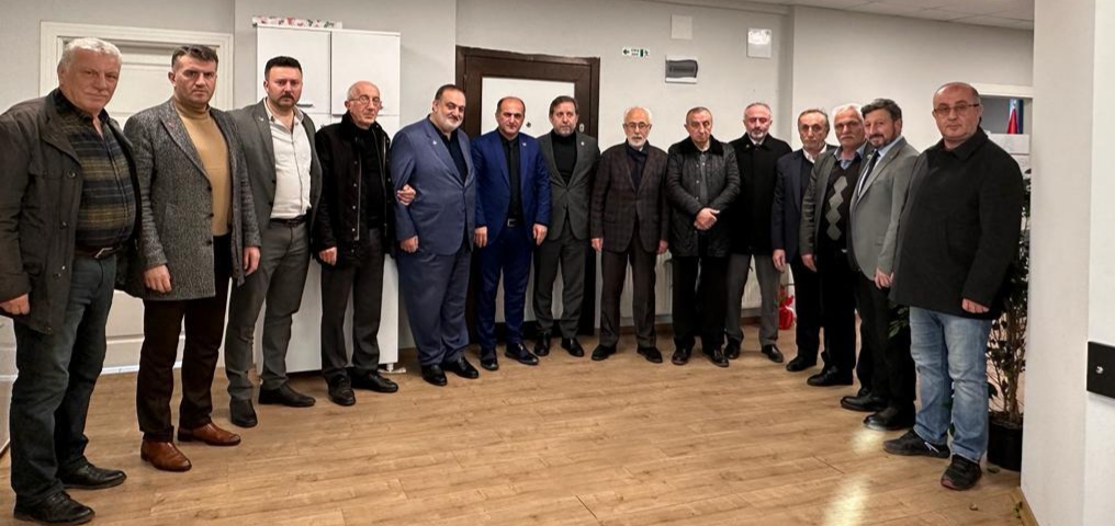 Yeniden Refah Partisi Rize İl Teşkilatı yeni seçilen Rize muhtarlar Federasyonu başkanı Remzi Güzel’i ziyarette bulundu