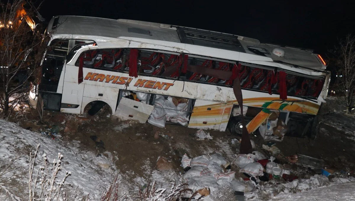 Kayseri’de yolcu otobüsü şarampole devrildi: 3 ölü, çok sayıda yaralı