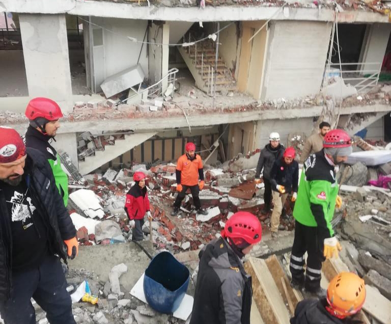 Rize Kurtarma (RİKE)Ekibi ,90 kişi ile deprem bölgesinde Umut Olmak İçin Var Gücüyle Çalışıyor