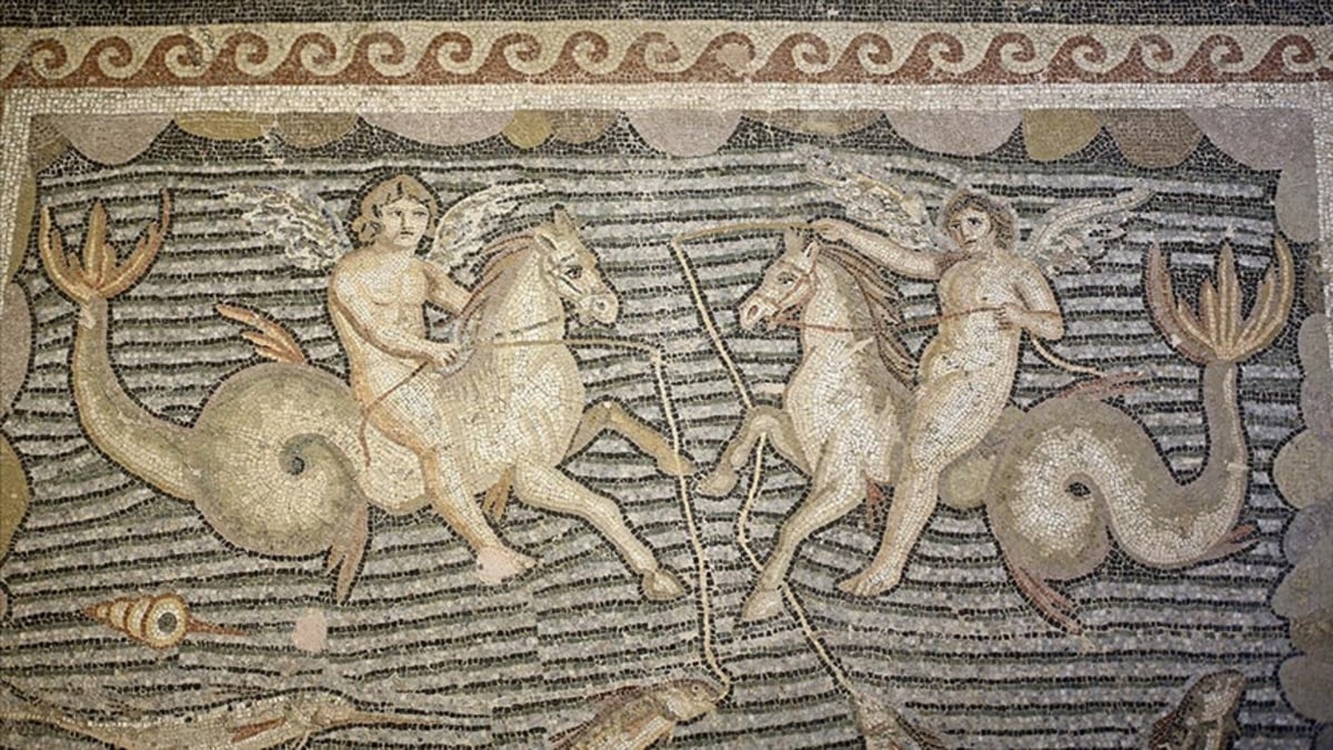 Adana’da Hippokamposlara binen Erosların mozaiği sergisi – En Son Haber