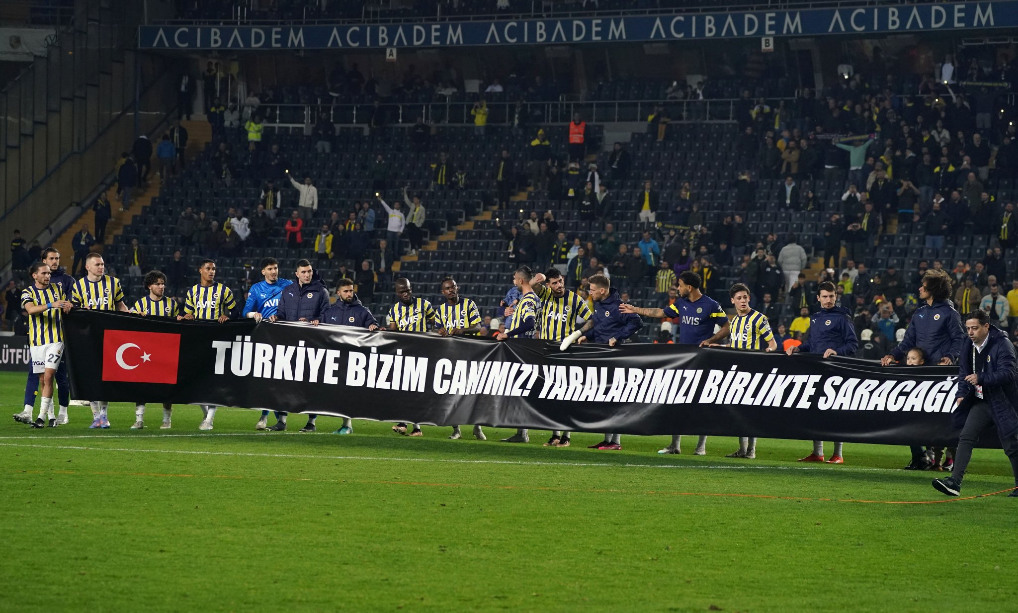 Fenerbahçe-Konyaspor maçında AKP protestosu: Yalan, yalan, yalan…!