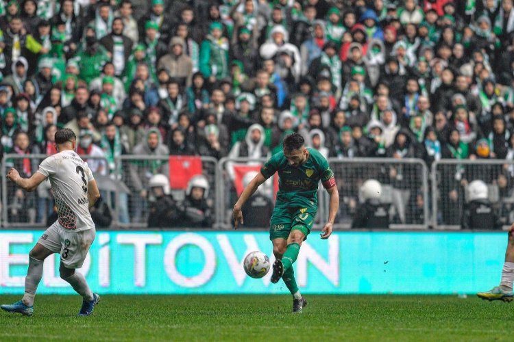 Bursa’da gergin ve  Olaylı  maç sona erdi: Bursa 2 – Amed 1
