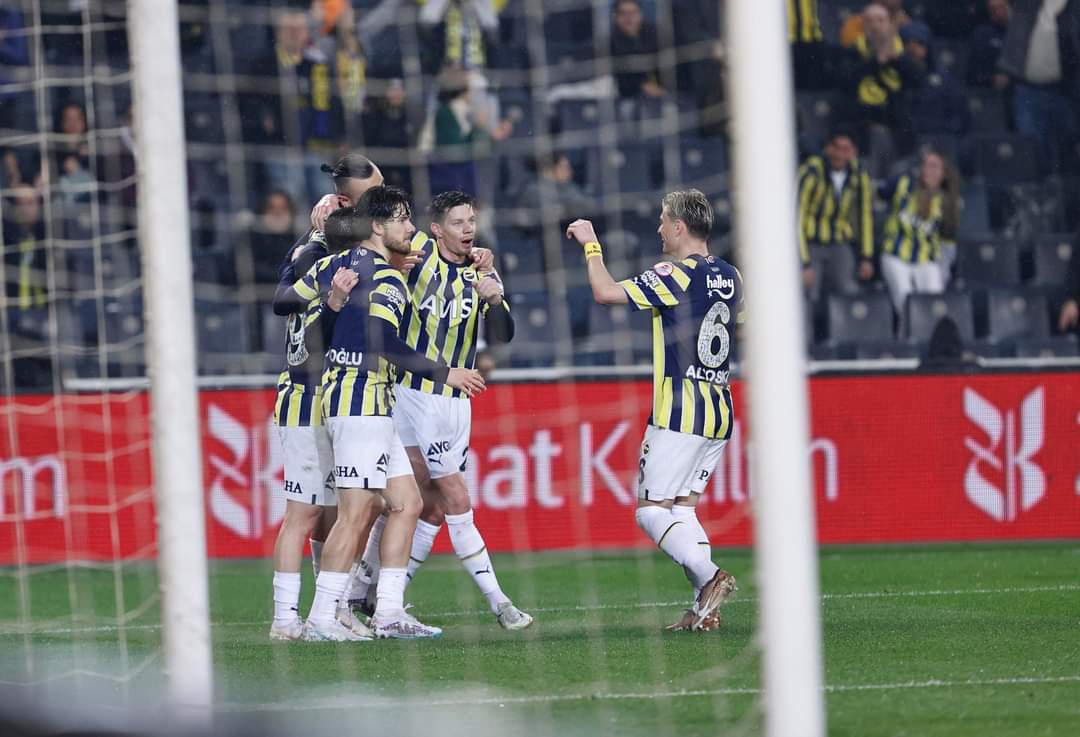 Fenerbahçe, Kayserispor’u 4-1 mağlup ederek yarı finale yükseldi