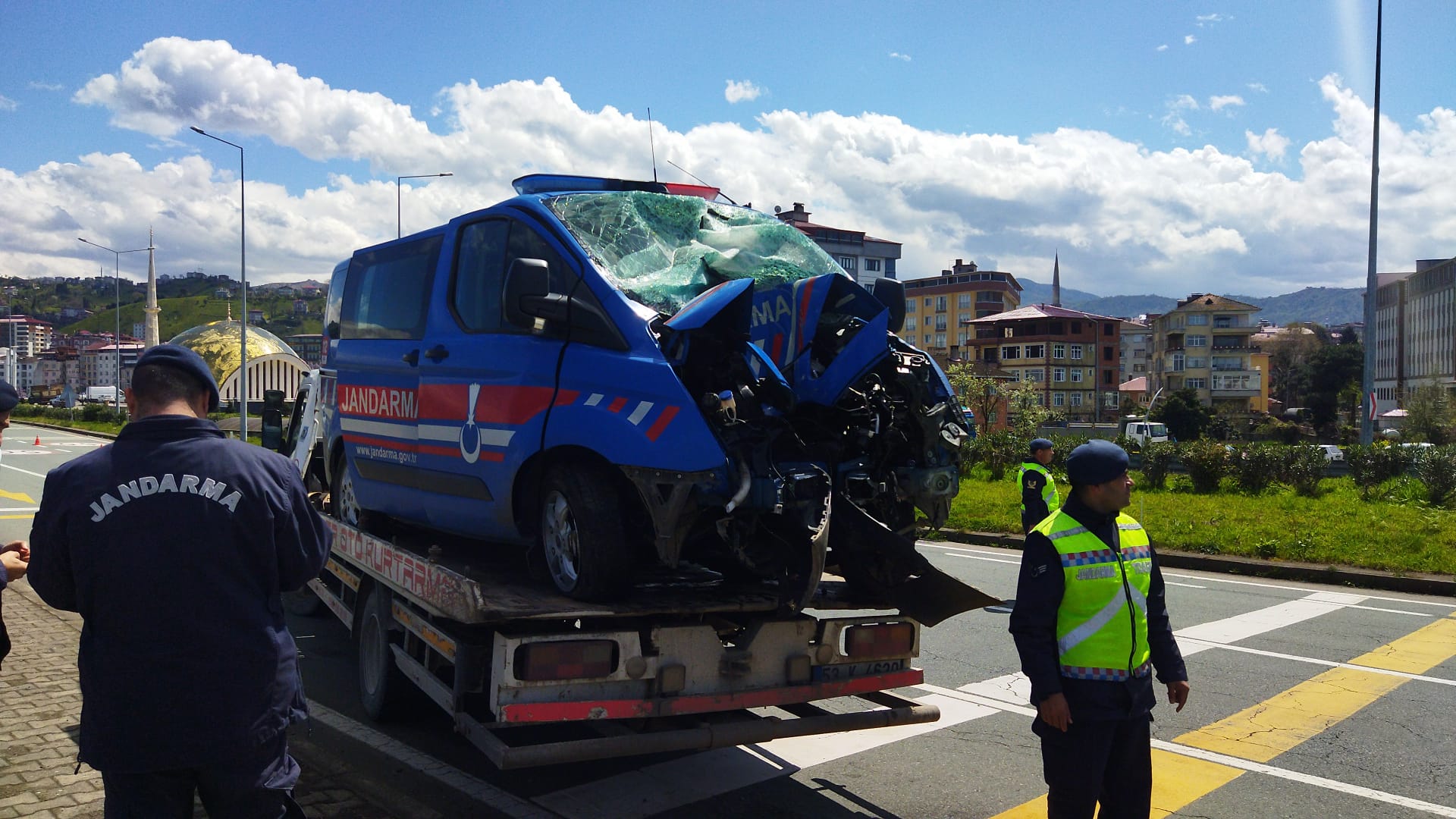Rize’de Jandarma aracı kaza yaptı