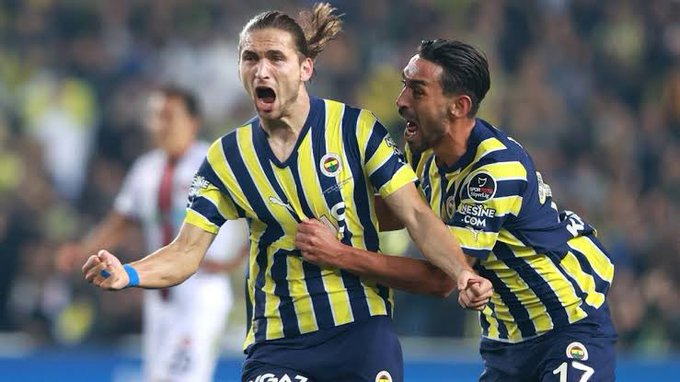 Fenerbahçe, geriye düştüğü maçta Ankaragücü’nü 2-1 mağlup ederek şampiyonluk umutlarını Sürdürdü