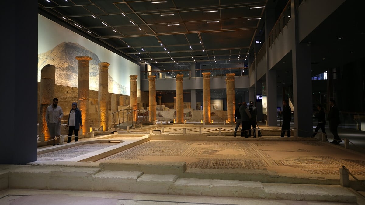 Gaziantep’te depremlerin etkilemediği Zeugma Mozaik Müzesi ziyarete açıldı