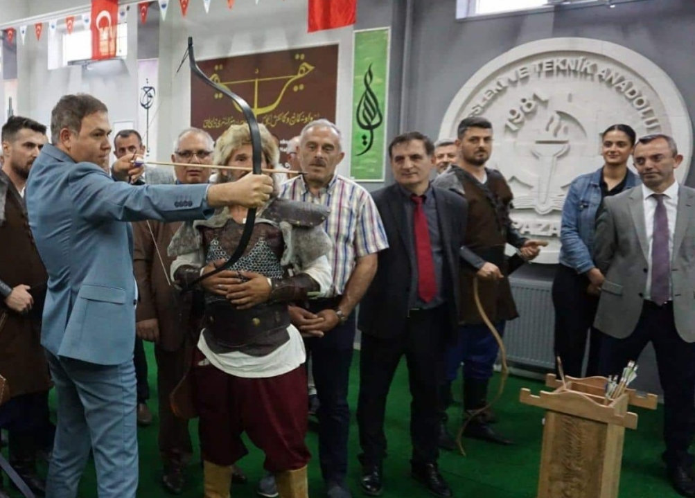 Pazar’da Geleneksel Türk Okçuluğu Salonu Açıldı