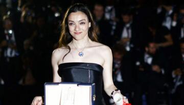Cannes’dan ödülle dönen Merve Dizdar’a tebrik mesajları yağdı