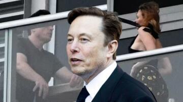 Elon Musk gizemli bir kadınla balkonda görüntülendi