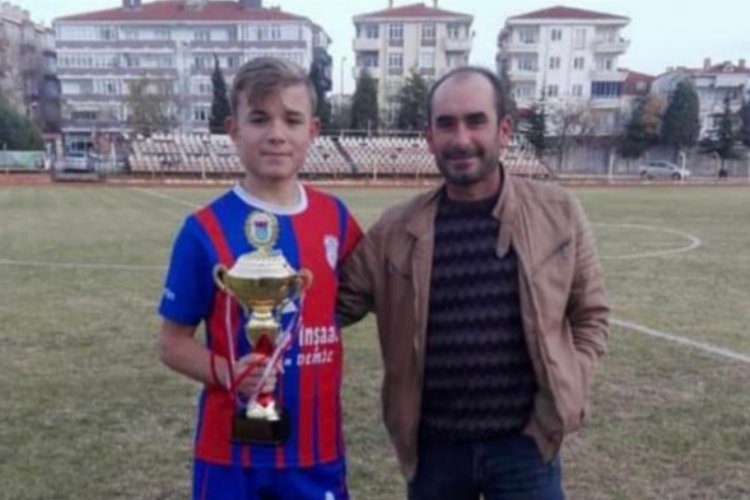 Genç futbolcusu Enes ,babası İle Birlikte Kalp krizi sonucu hayatlarını kaybetti