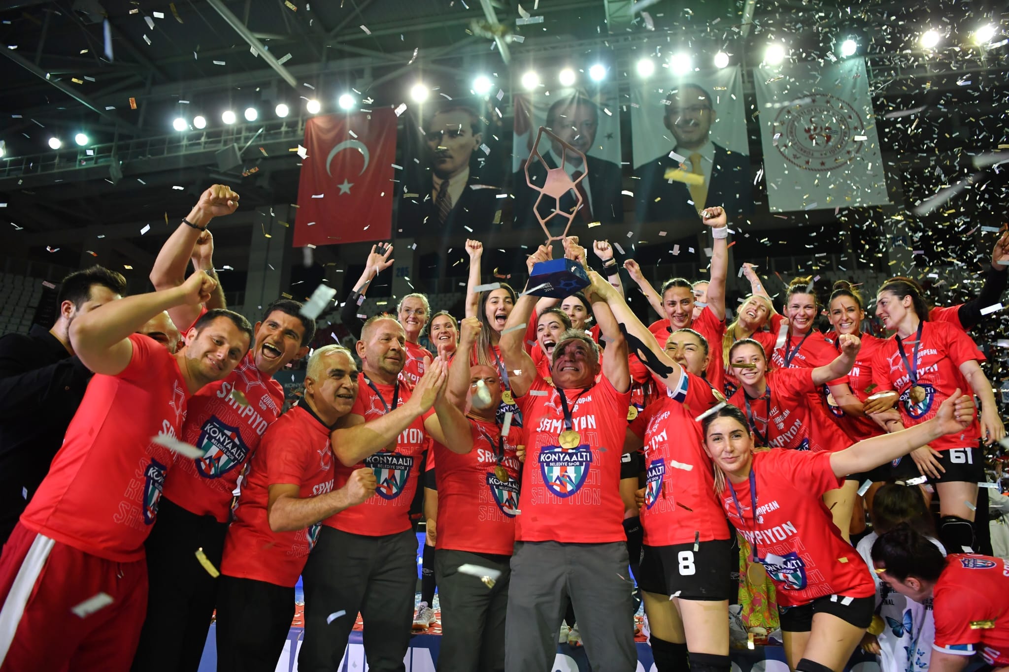 Hentbol’da ilk kez Bir Türk Takımı Avrupa Kupasını (EHF) Kazandı