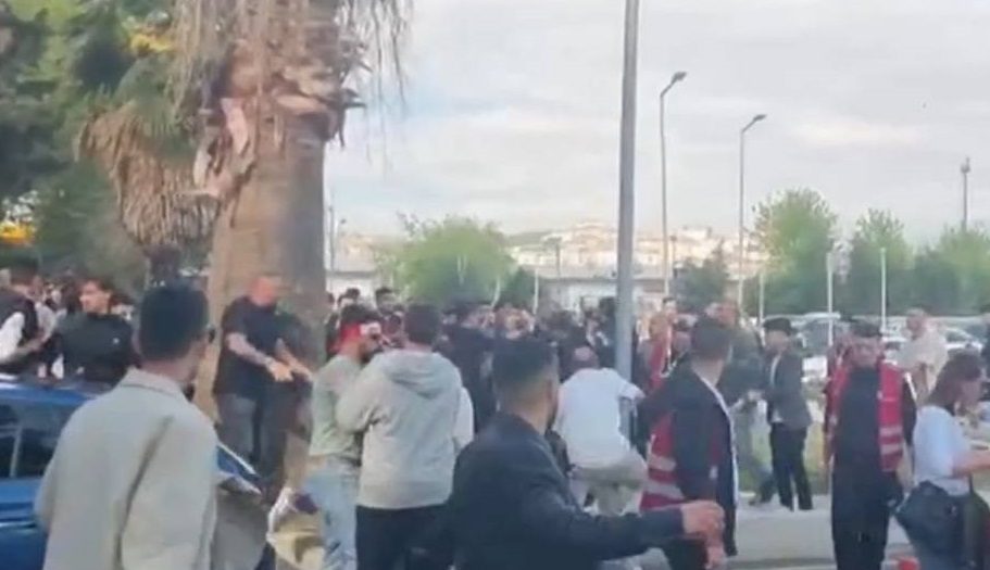 Ekrem İmamoğlu’nun Pendik mitingine katılan gençlere saldırı VİDEO
