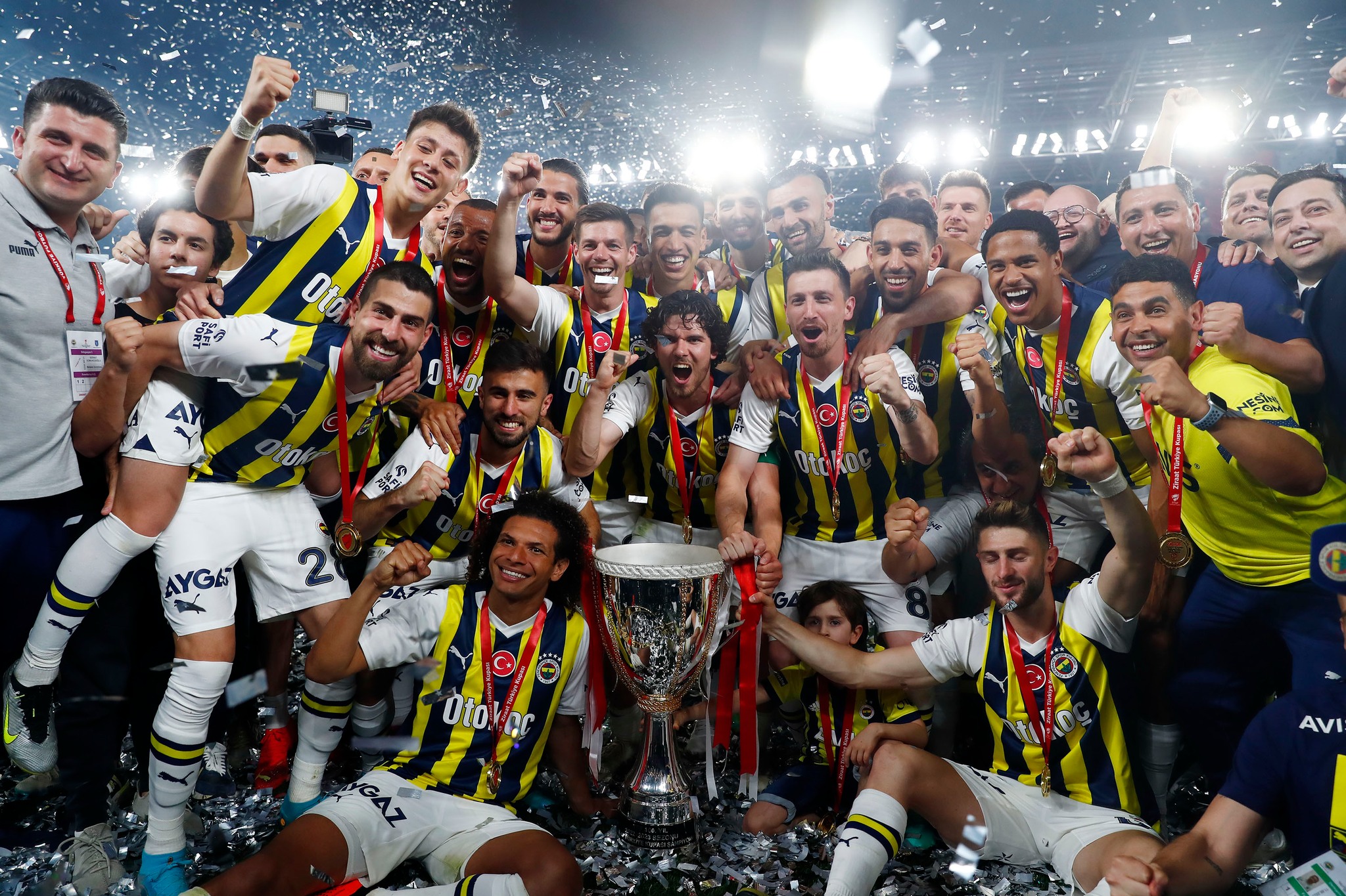 Fenerbahçe Şeytanın Bacağını Kırdı,Uzun Bir Aradan Sonra Kupa Sahibi Oldu