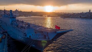 TCG Anadolu, İstanbul ve İzmir’deki limanlarda 400 bin vatandaşla buluştu
