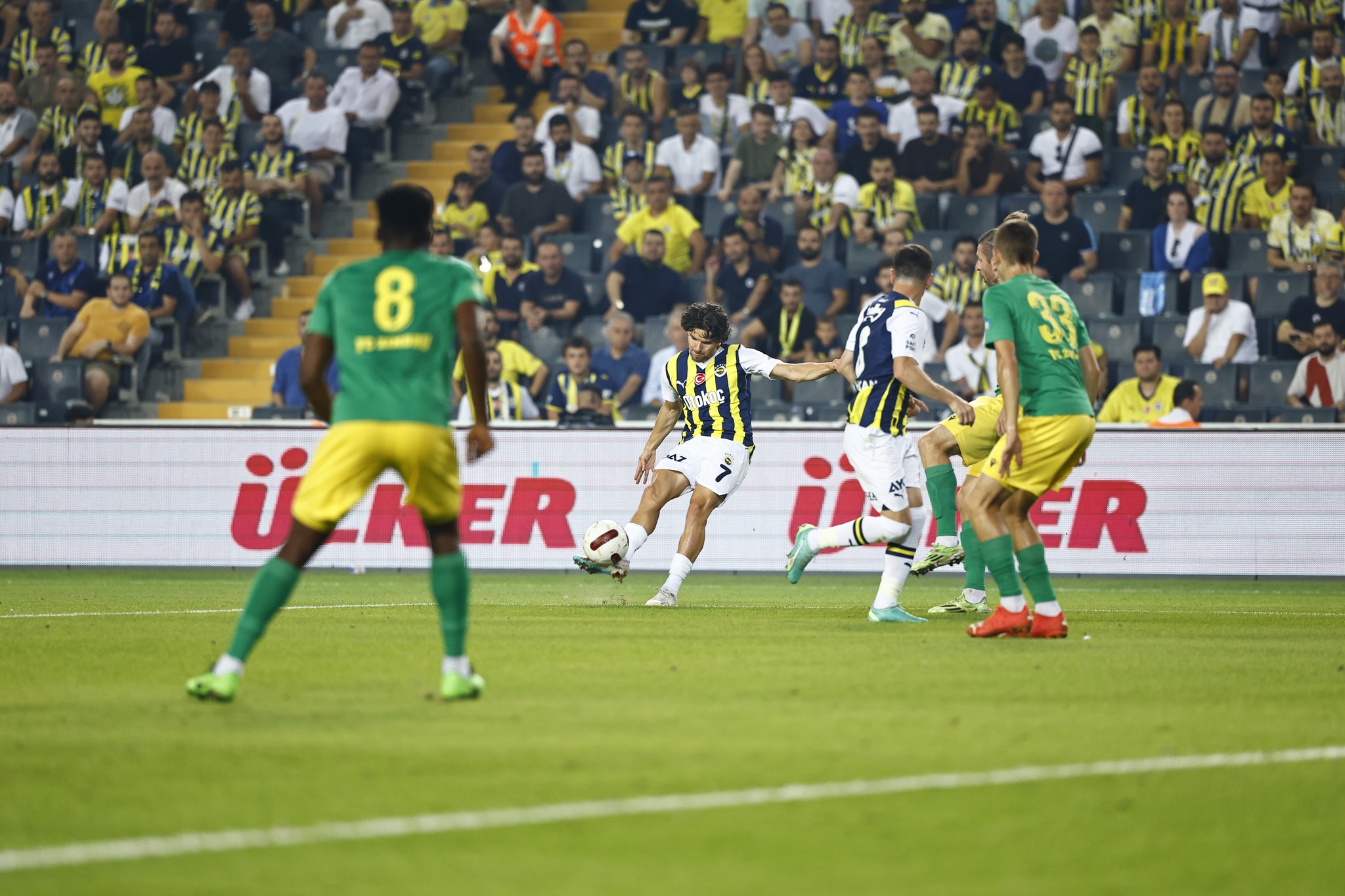 Fenerbahçe 5 Yıldızlı Formayla Çıktığı, UEFA Avrupa Konferans Ligi İlk Maçında Zimbru’yu 5-0 Mağlup Etti