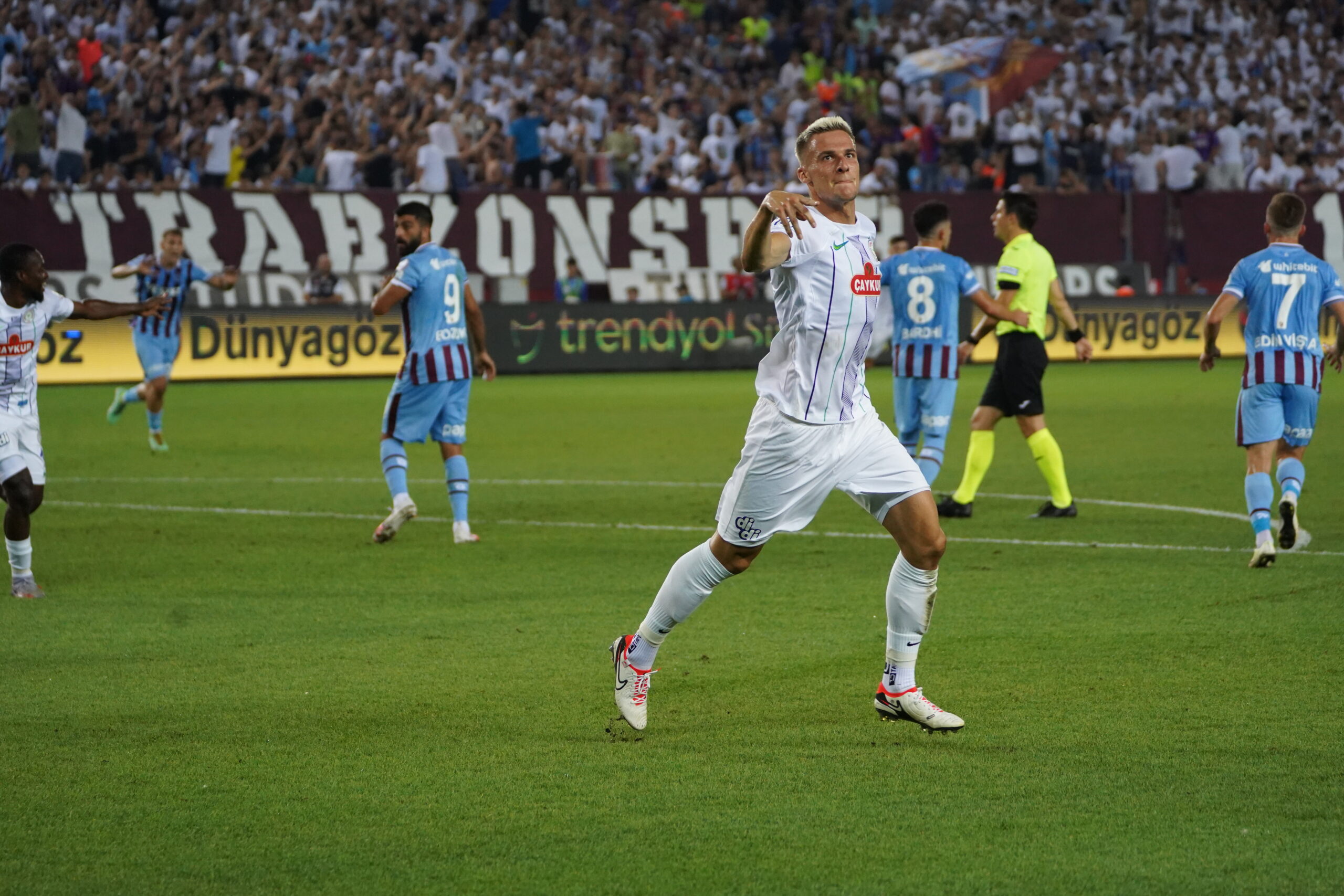 Rizespor deplasmanda Trabzonspor karşısında ilk yarıyı 2-0 Önde Tamamlandı..