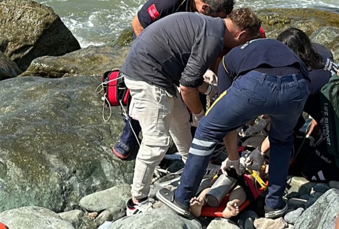 Arhavi’de 9 yaşındaki çocuk Deniz’de Boğularak öldü