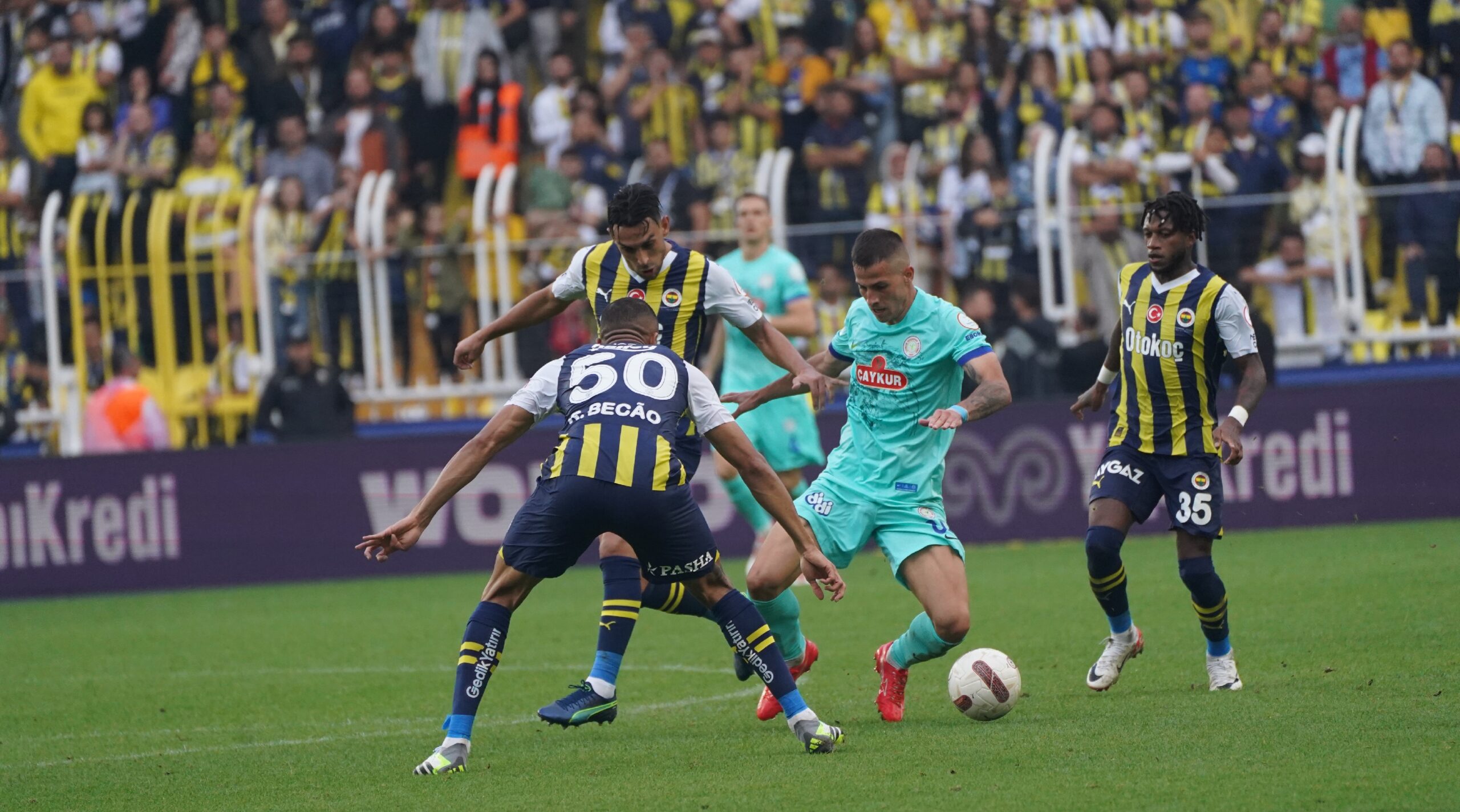 Çaykur Rizespor, Kadıköy’de Fenerbahçe’ye farklı mağlup oldu