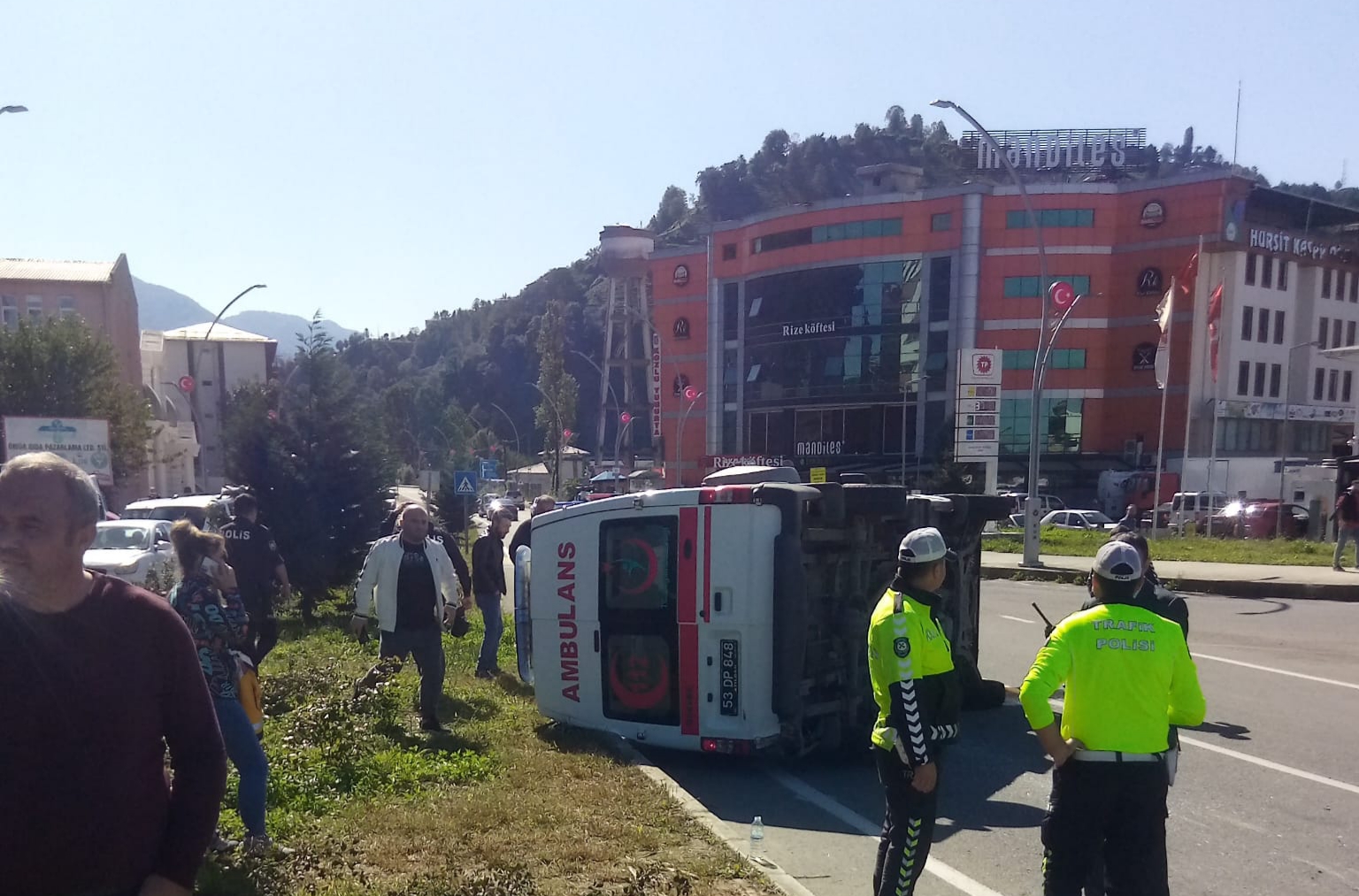 Rize’de Ambulans kaza yaptı