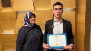 RTEÜ'de Türkiye’nin ilk otizmli resim iş öğretmeni diplomasını aldı