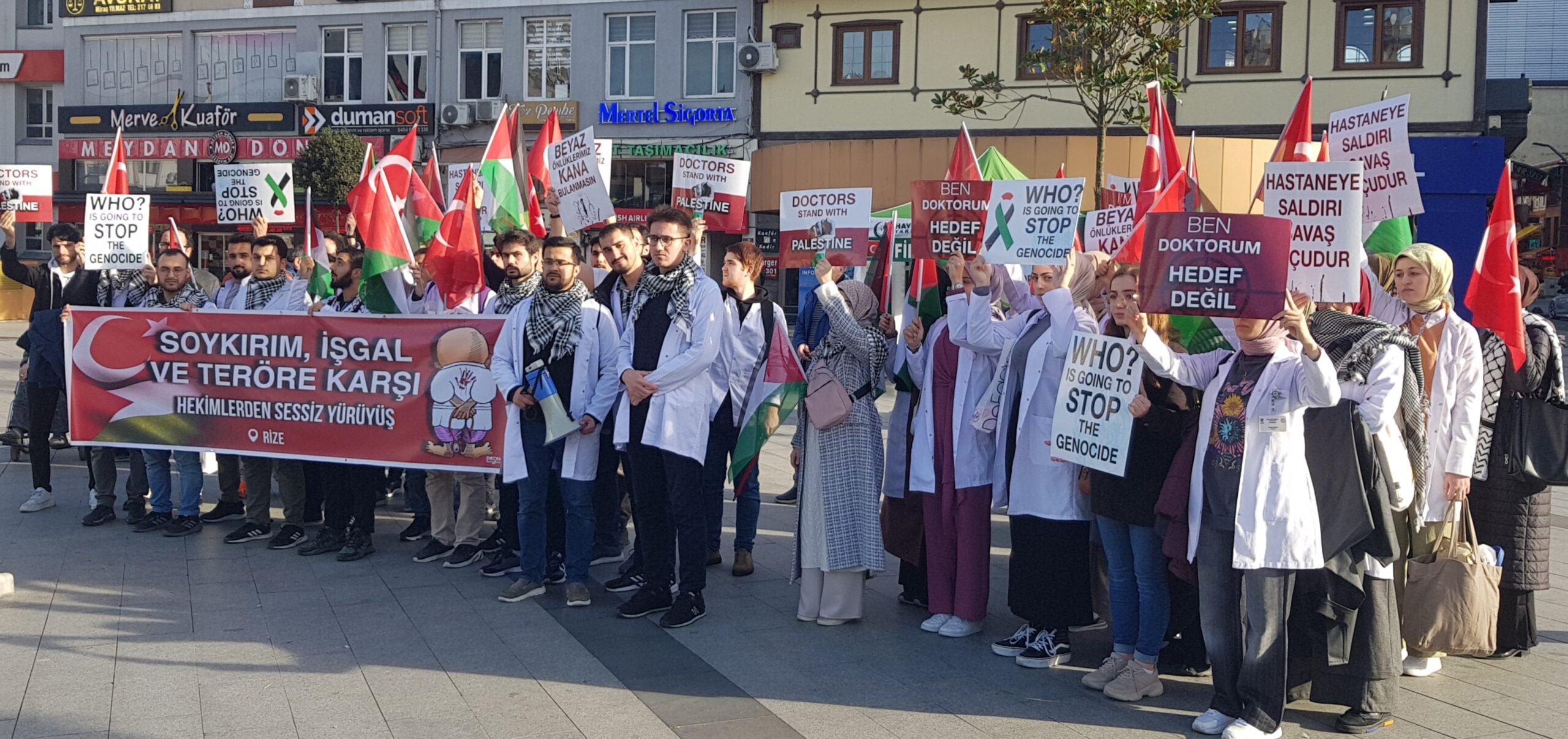 Rize’de Terörist İsrail’in Gazze’deki katliamı ,Doktorlar ve Sağlık Çalışanları  tarafından protesto edildi