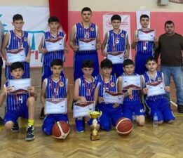 Rize Anadolu İmam Hatip Lisesi Basketbol Takımı Bölge Sampiyonasında 1. Oldu