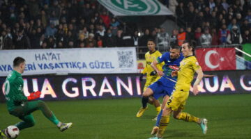 Çaykur Rizespor,Fenerbahçe karşısında galibiyeti koruyamadı 1-3