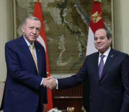 Cumhurbaşkanı Erdoğan,Mısır’da Sisi tarafından Karşılandı