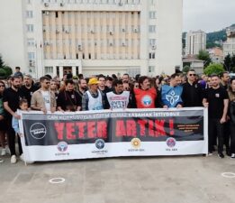 RİZE’DE ÖĞRETMENLER  ÖĞRETMENLER: “ARTIK YETER! CAN KORKUSUYLA ÇALIŞMAK İSTEMİYORUZ!