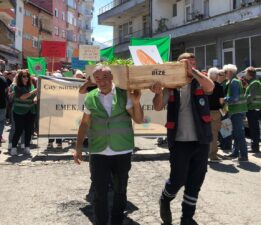 RİZE’DE ÇAY’İN CENAZESİ KALDIRILDI !