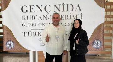 Kur’an-ı Kerimi Güzel Okuma Yarışmasında Türkiye Birincisi,Rize Şehit Onur kılıç  İmam Hatip Lisesi 10. sınıf öğrencisi Müberra Saka