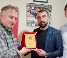 TİNGADER’ den Mardin Rizespor Taraftarla Derneğine Plaket