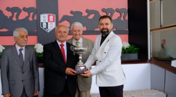 Av.Mustafa Vahdet Sürücü,Mehmet Akif Ersoy Adına Düzenlenen Yarışmada,Şampiyona Kupayı Taktim Etti
